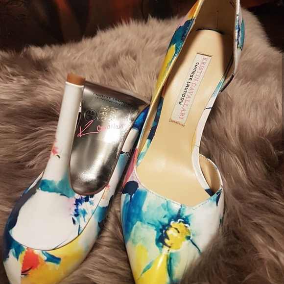 Shoes - Picture 2 of 3